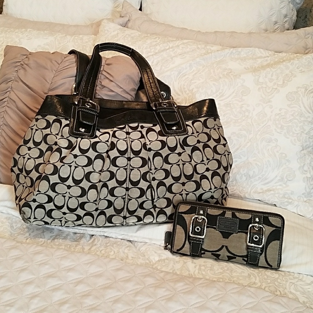 Coach signature large purse w/wallet